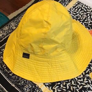 Cute Totes rain hat.